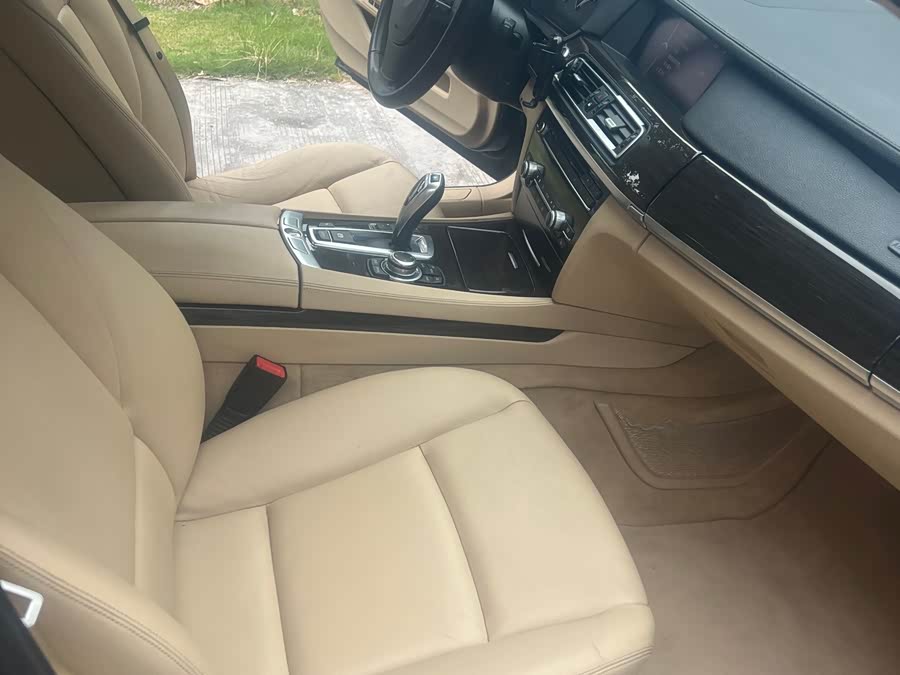 BMW 7 Series 2012 car image #7