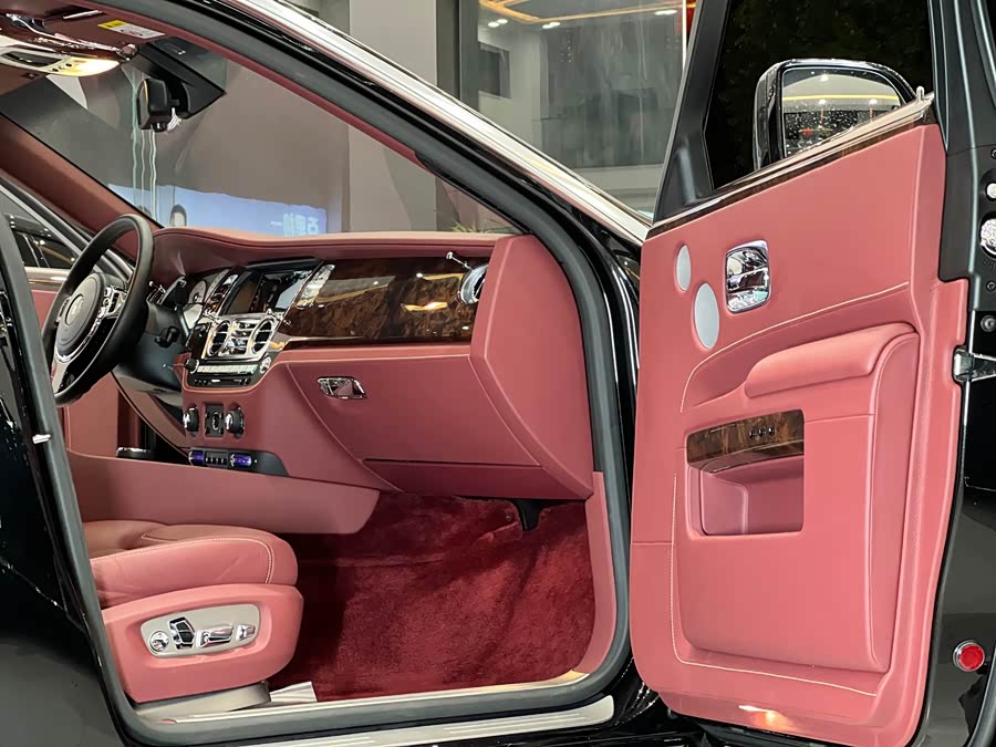 劳斯莱斯 古思特 2018 汽车图片 #7