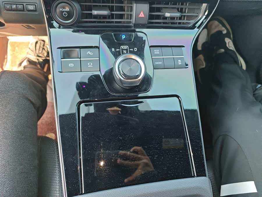 Toyota bZ4X 2024 immagine di auto #7