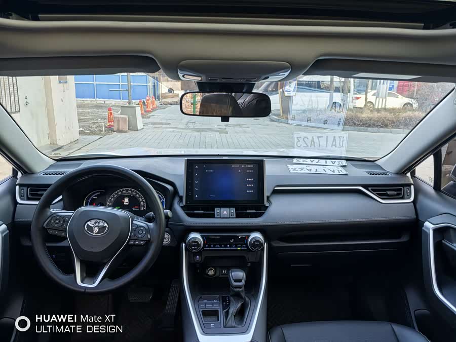 Toyota RAV4 2023 car image #7