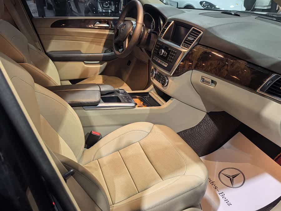 Mercedes-Benz M Class 2013 car image #7