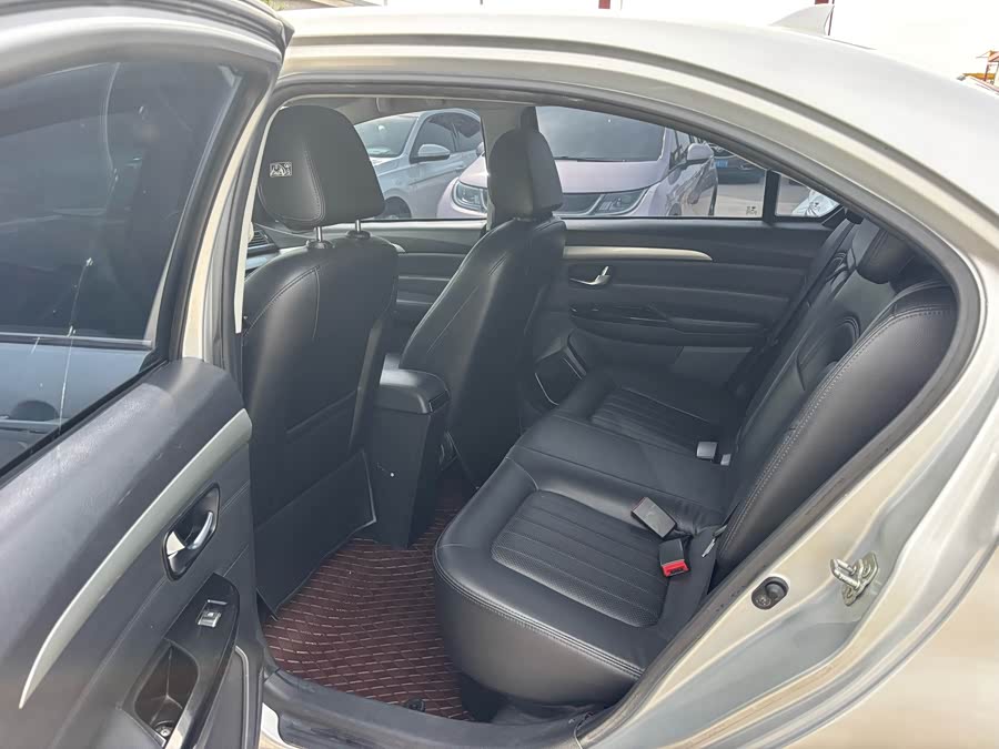 Great Wall C30 2016 car image #7