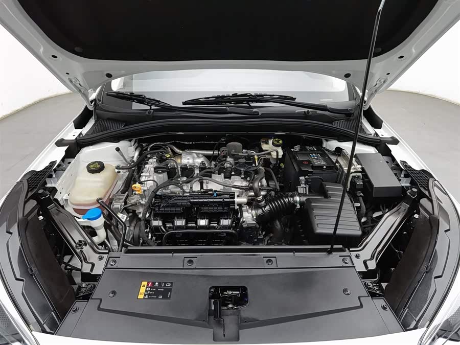 Roewe i5 2024 car image #7