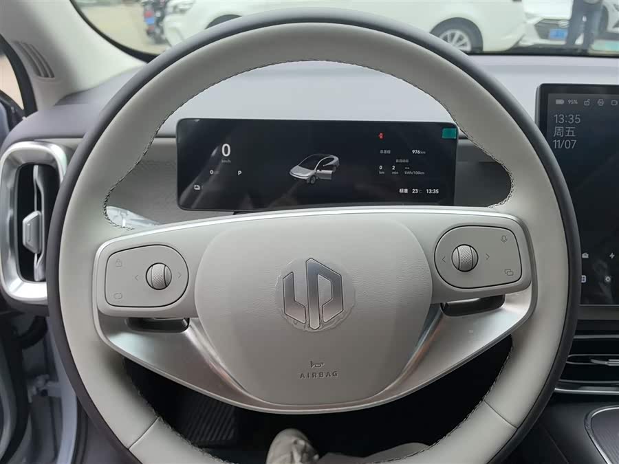 零跑汽车 零跑B01 2025 汽车图片 #7