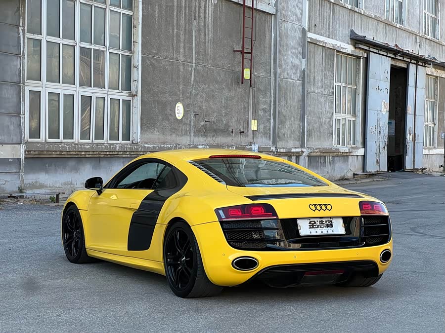 Audi R8 2012 car image #7