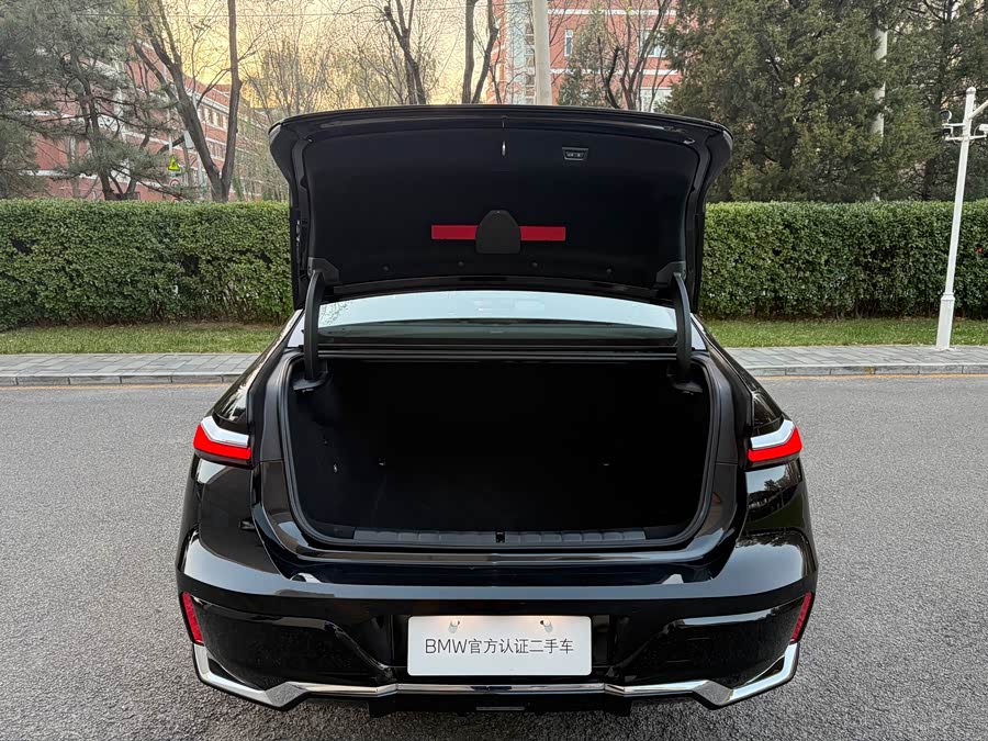 BMW i7 2024 car image #7