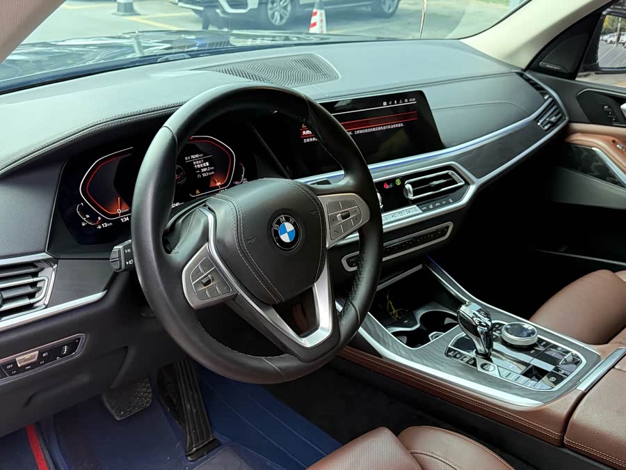 BMW X7 2020 car image #7