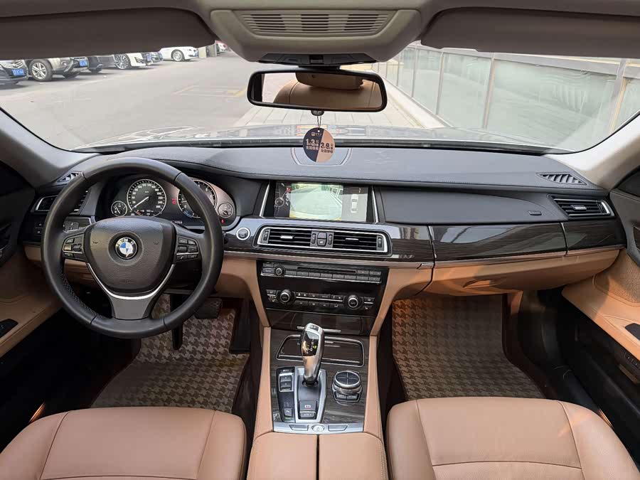 BMW 7 Series 2013 car image #7