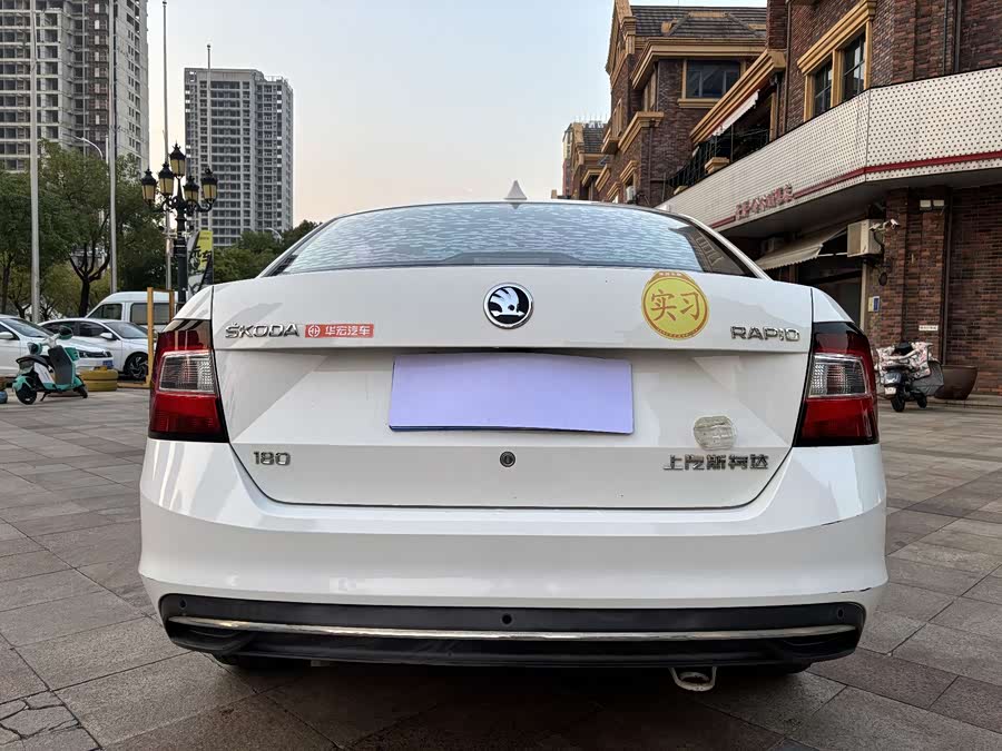 Skoda Rapid 2018 imagen de coche #7