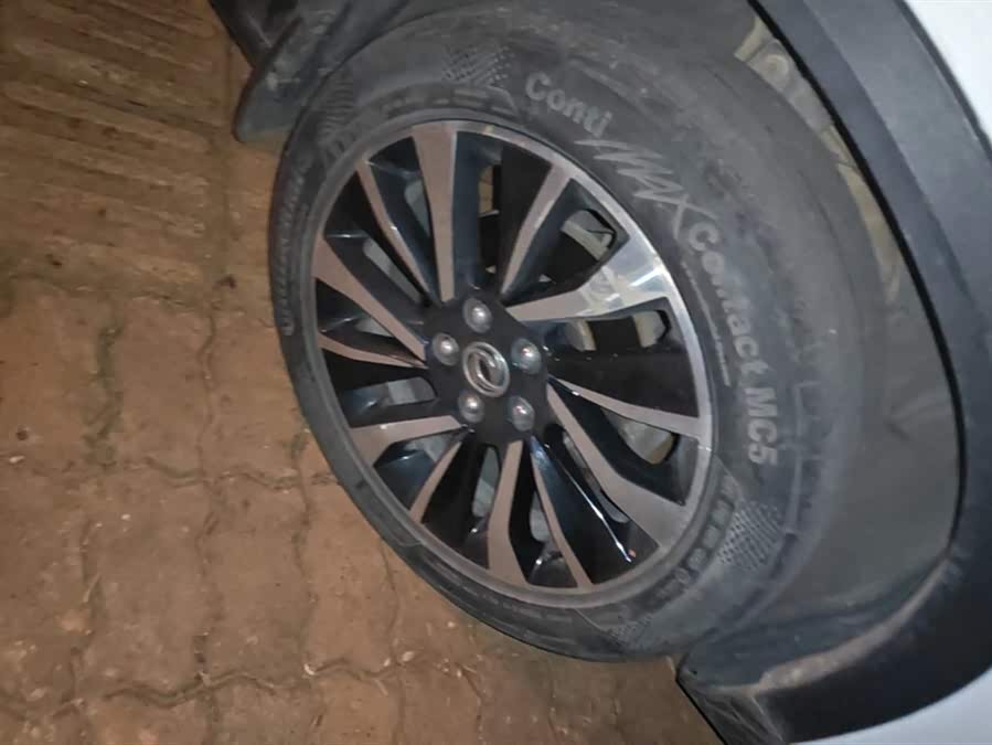 Forthing T5 2019 #7 Forthing T5 2019 صورة سيارة #7