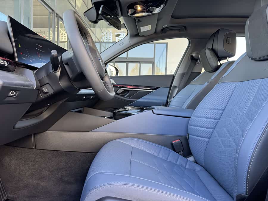 BMW i5 2024 car image #7