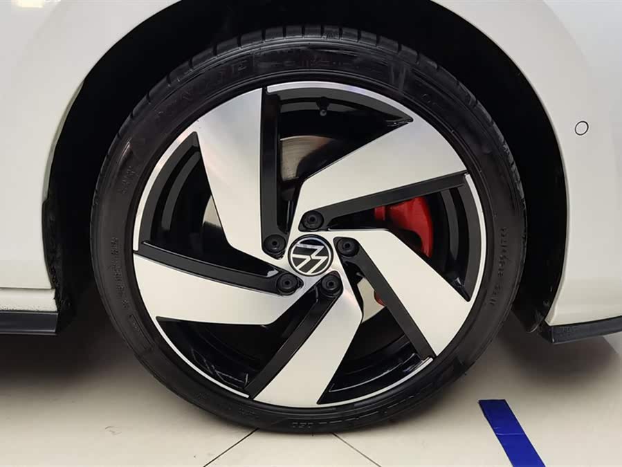 Volkswagen GolfGTI 2023 immagine di auto #7