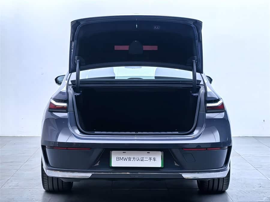 BMW i7 2024 car image #7