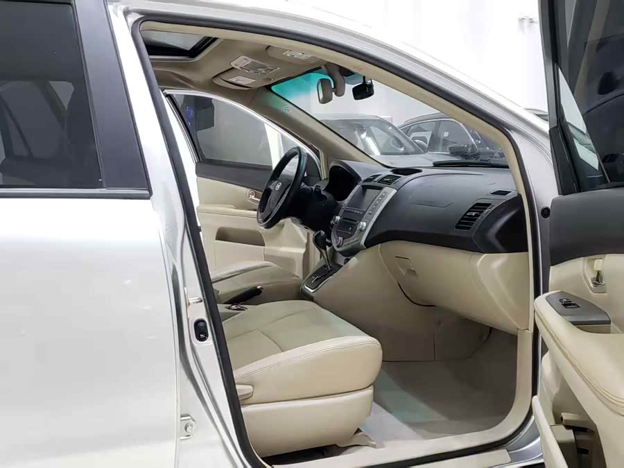 BYD S6 2014 car image #7