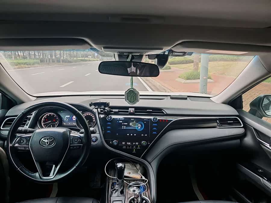 Toyota Camry 2019 car image #7
