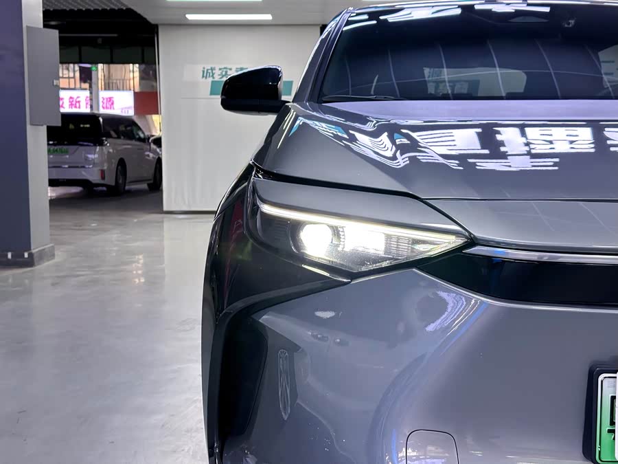 Toyota bZ4X 2023 immagine di auto #7