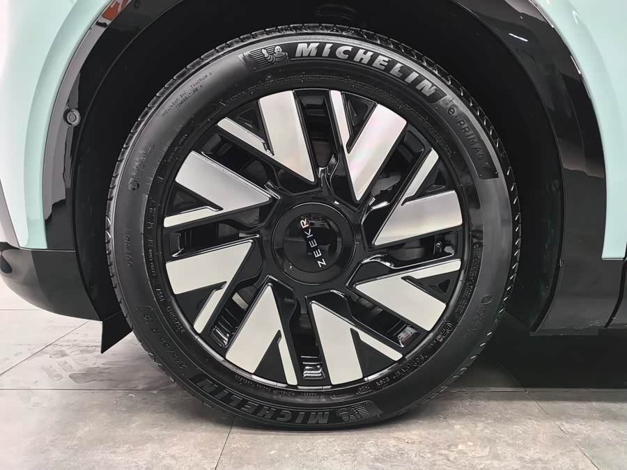 极氪 极氪MIX 2024 汽车图片 #7