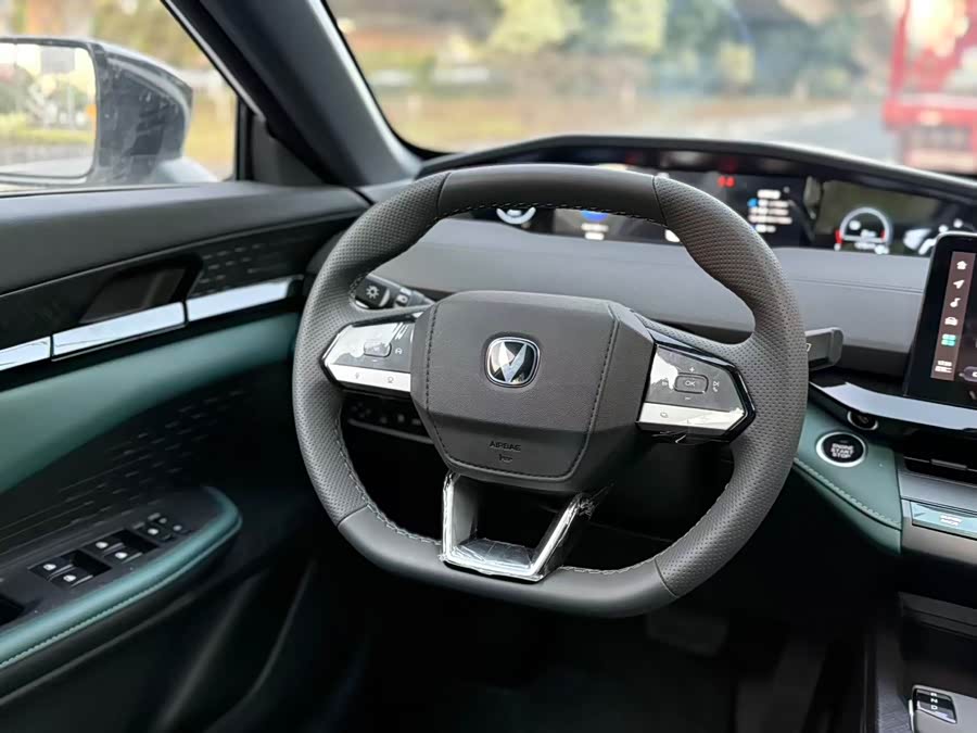 Changan UNI-V iDD 2025 car image #7