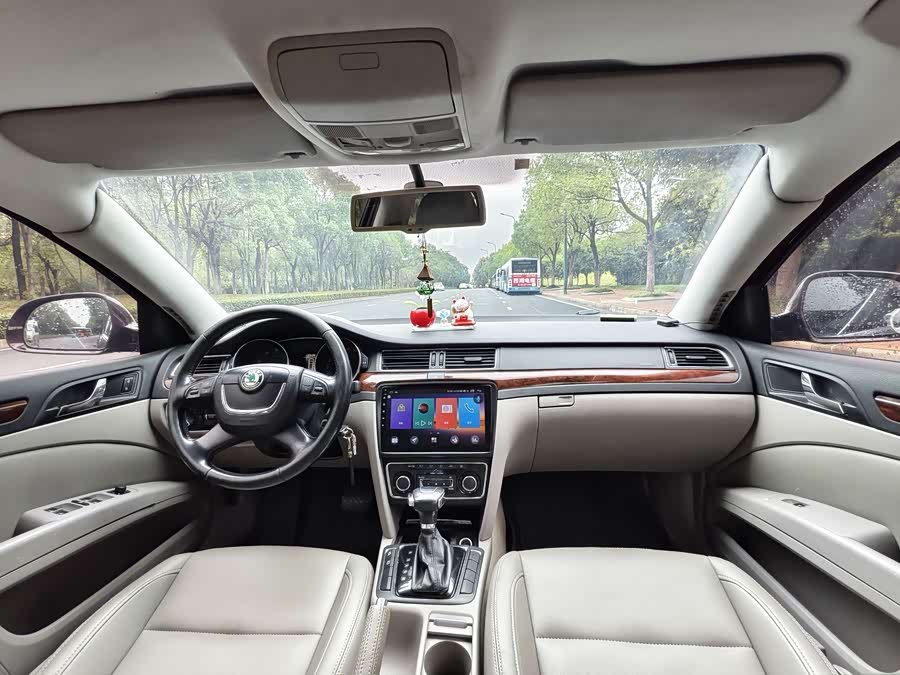 Skoda Superb 2011 immagine di auto #7