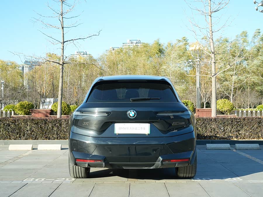 BMW iX M60 2024 car image #7