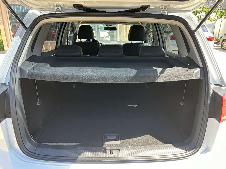 Volkswagen Golf Sportsvan 2018 car image #7