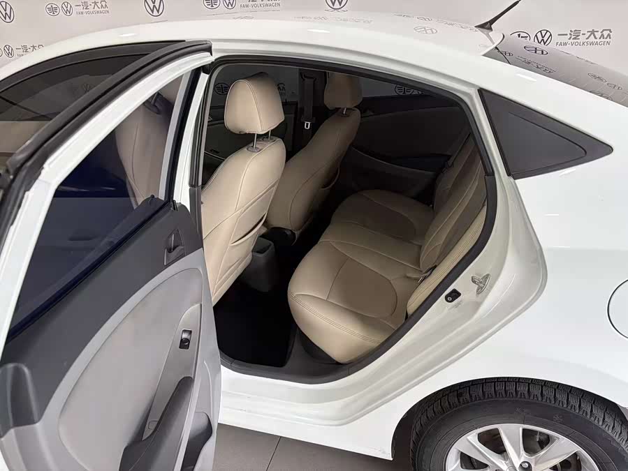 Hyundai Reina 2016 #7 Hyundai Reina 2016 car image #7