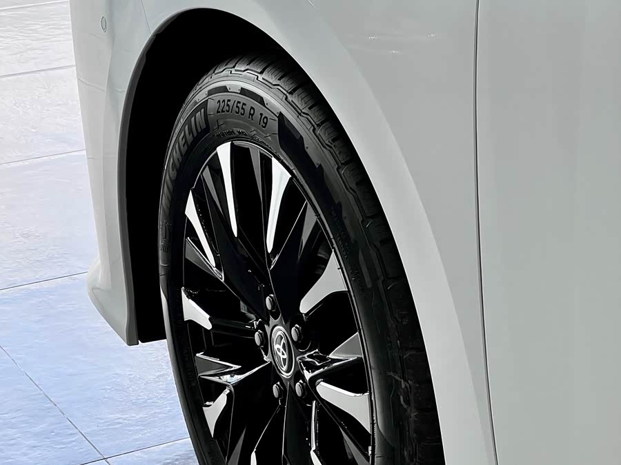 Toyota Alphard car image #7