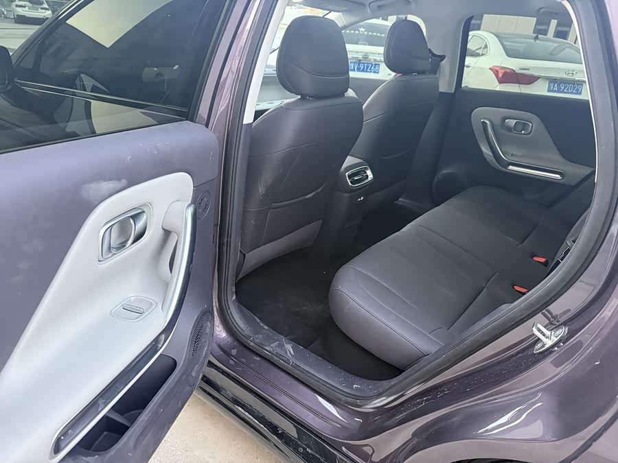 零跑汽车 零跑B01 2025 汽车图片 #7