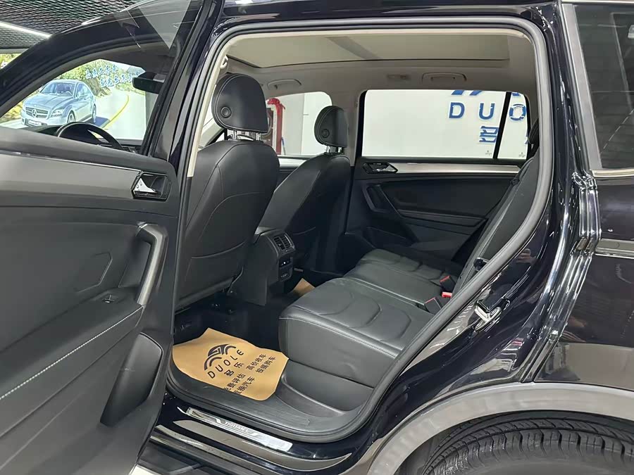 Volkswagen Tiguan L 2022 car image #7