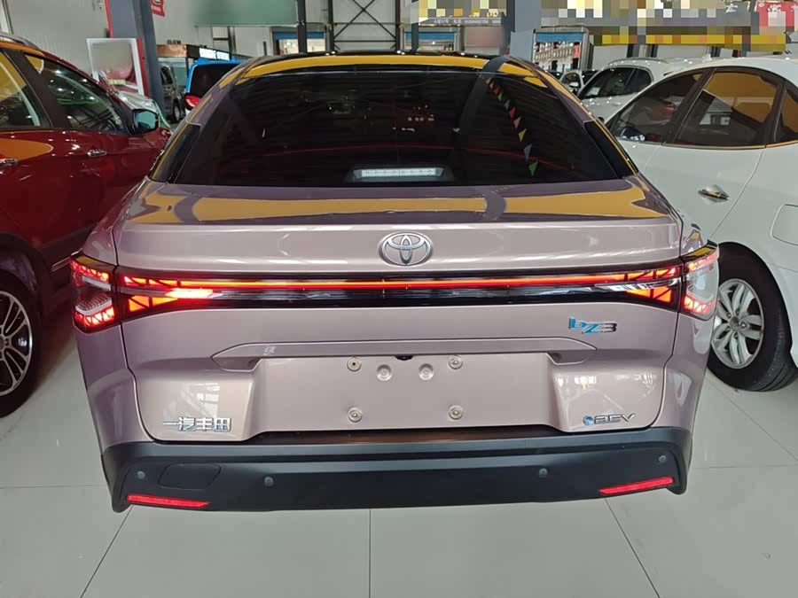 Toyota bZ3 2023 immagine di auto #7