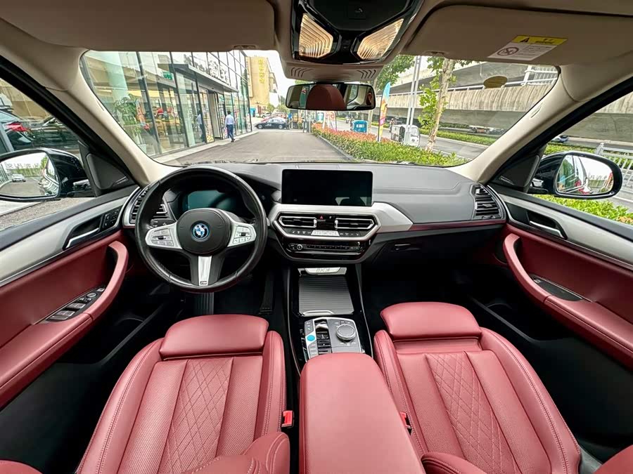 BMW iX3 2025 car image #7