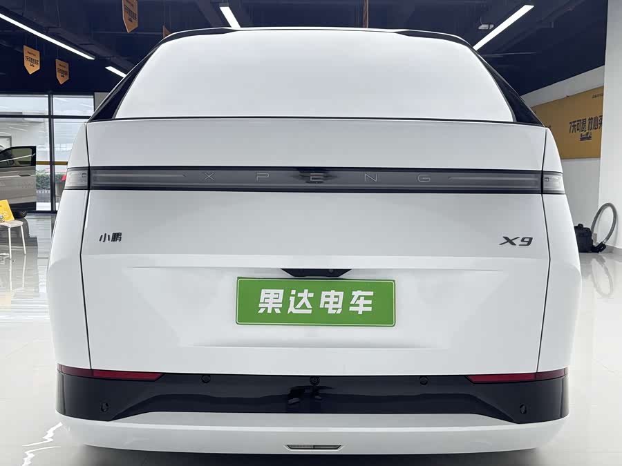 Xpeng X9 2025 صورة سيارة #7