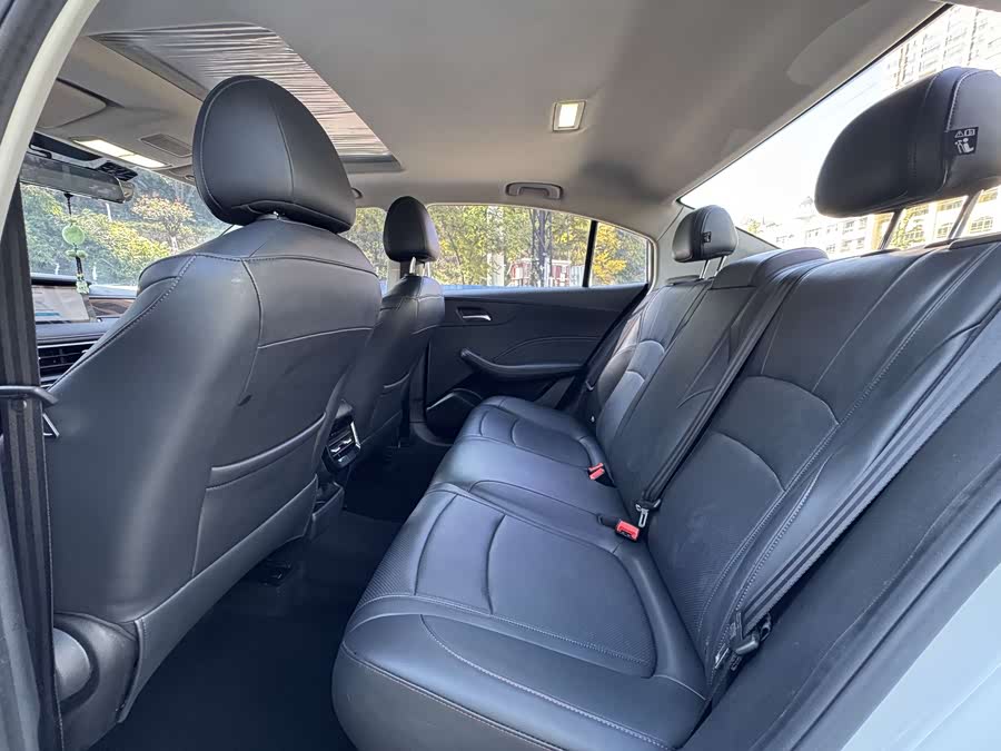 Roewe i5 2023 car image #7