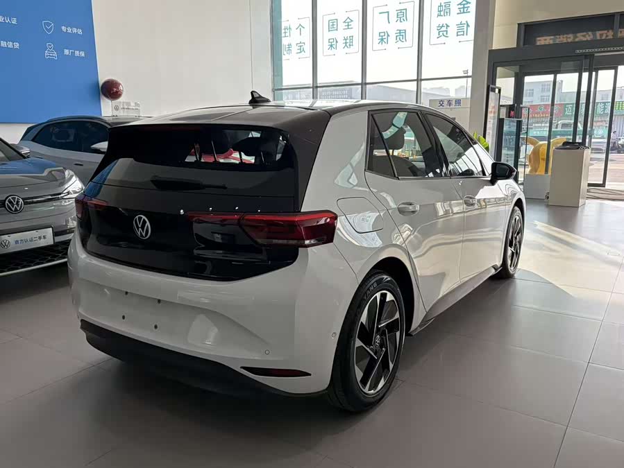 Volkswagen ID.3 2024 immagine di auto #7