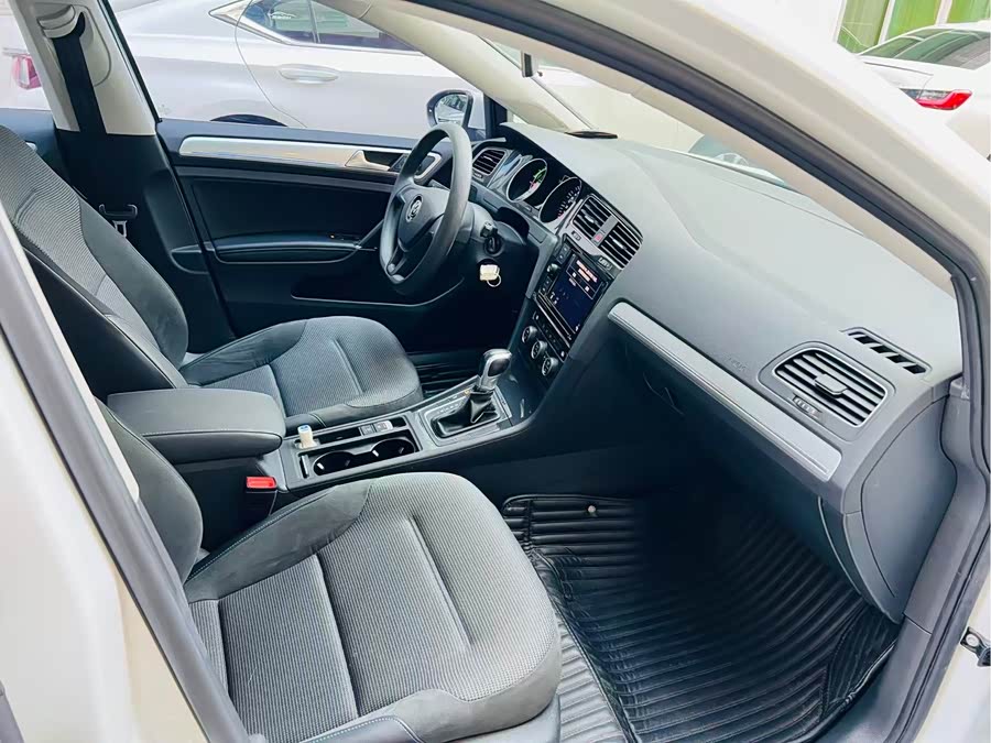 Volkswagen Golf Pure Electric 2020 car image #7