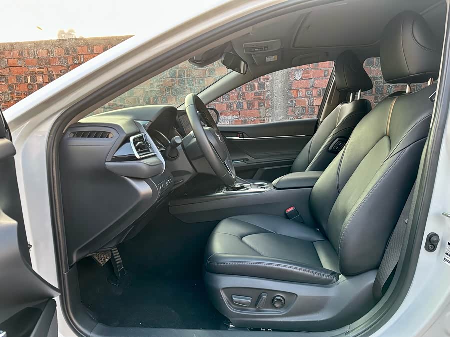 Toyota Camry 2022 immagine di auto #7