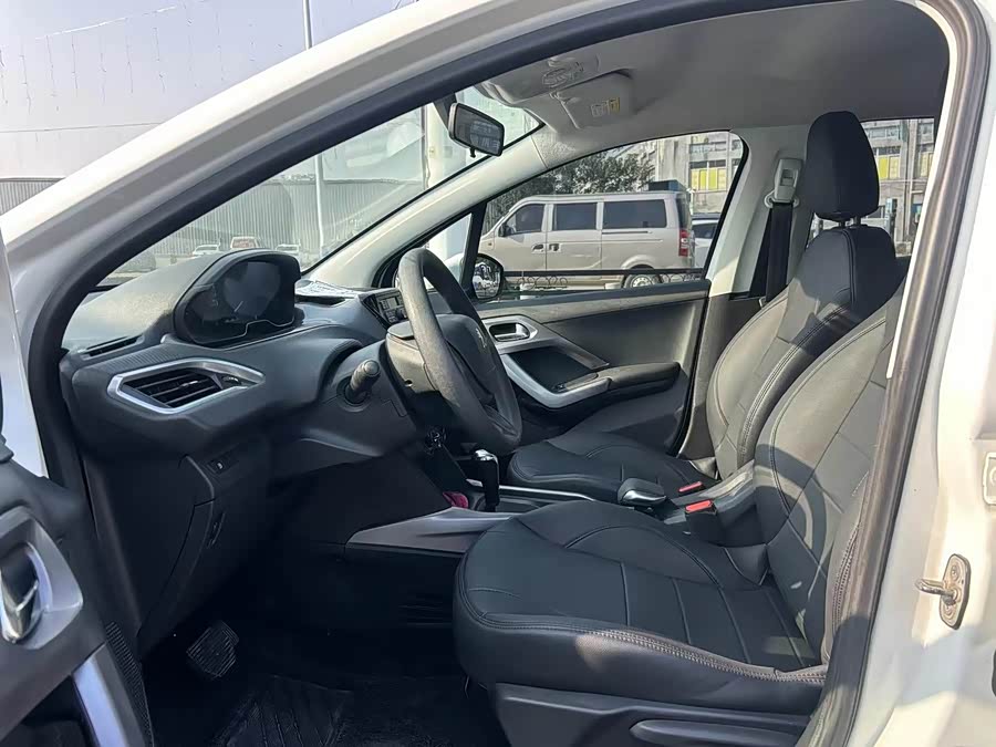 Peugeot 2008 2014 car image #7