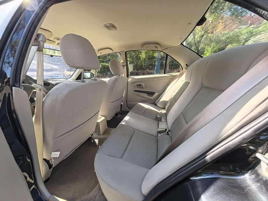 Soueast V3 Lingyue 2011 car image #7