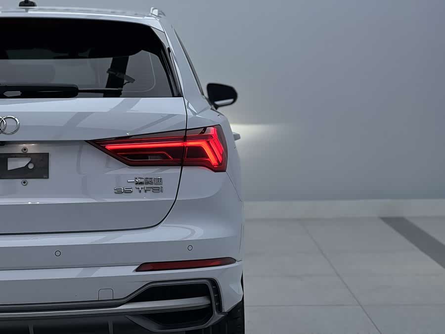 Audi Q3 2022 car image #7