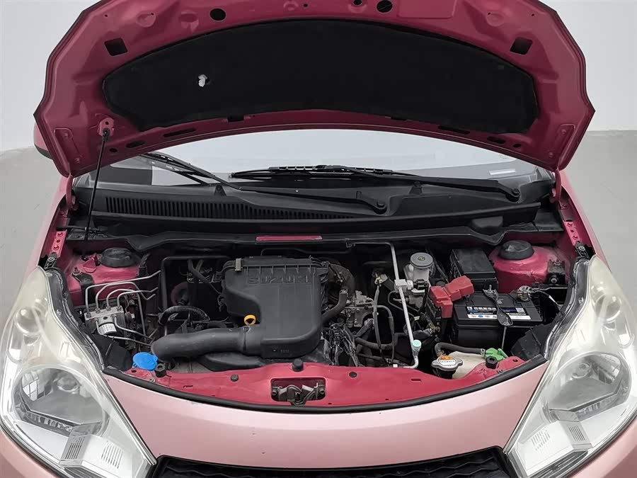 Suzuki 2012 car image #7