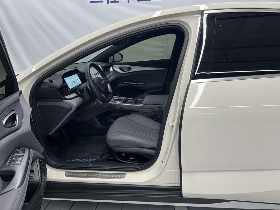 BYD Seal 07 DM-i 2025 car image #7