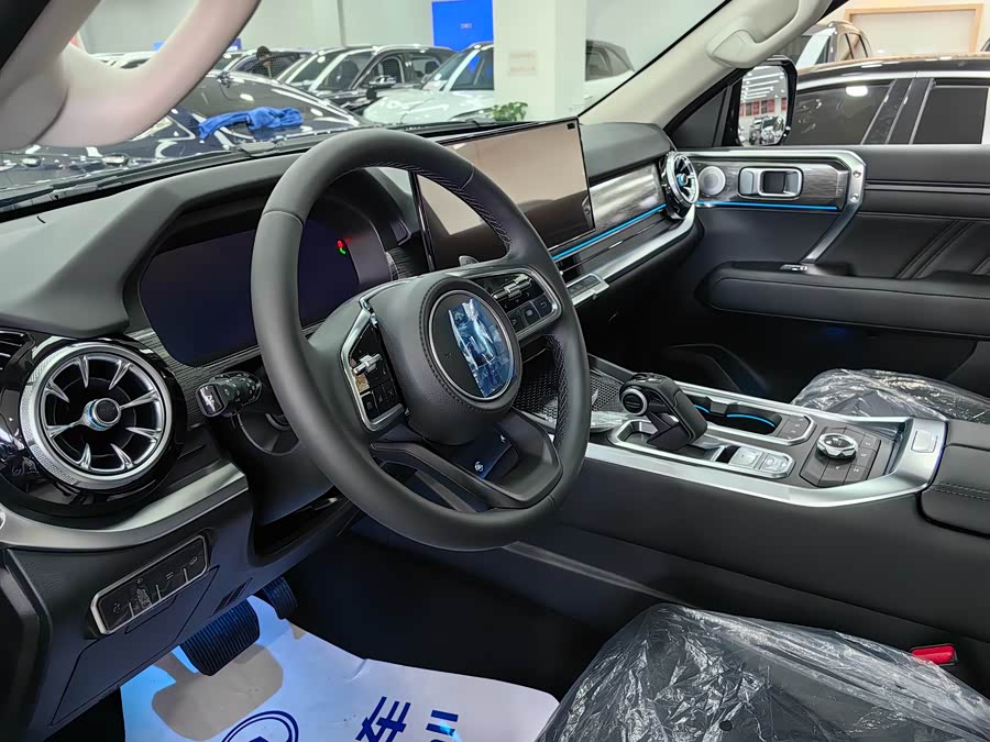 Tank 400 #7 Tank 400 car image #7