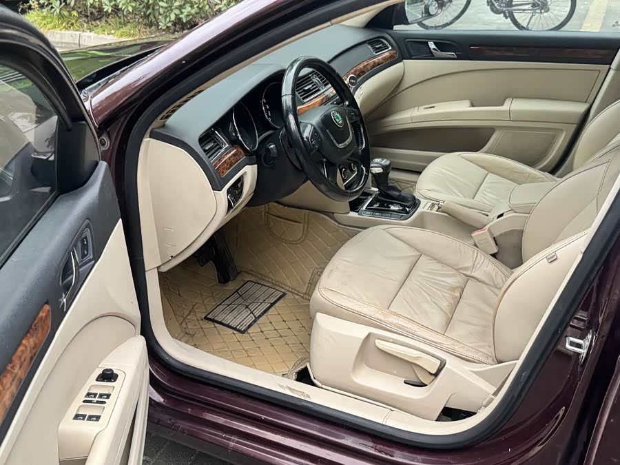 Skoda Superb 2012 image de voiture #7