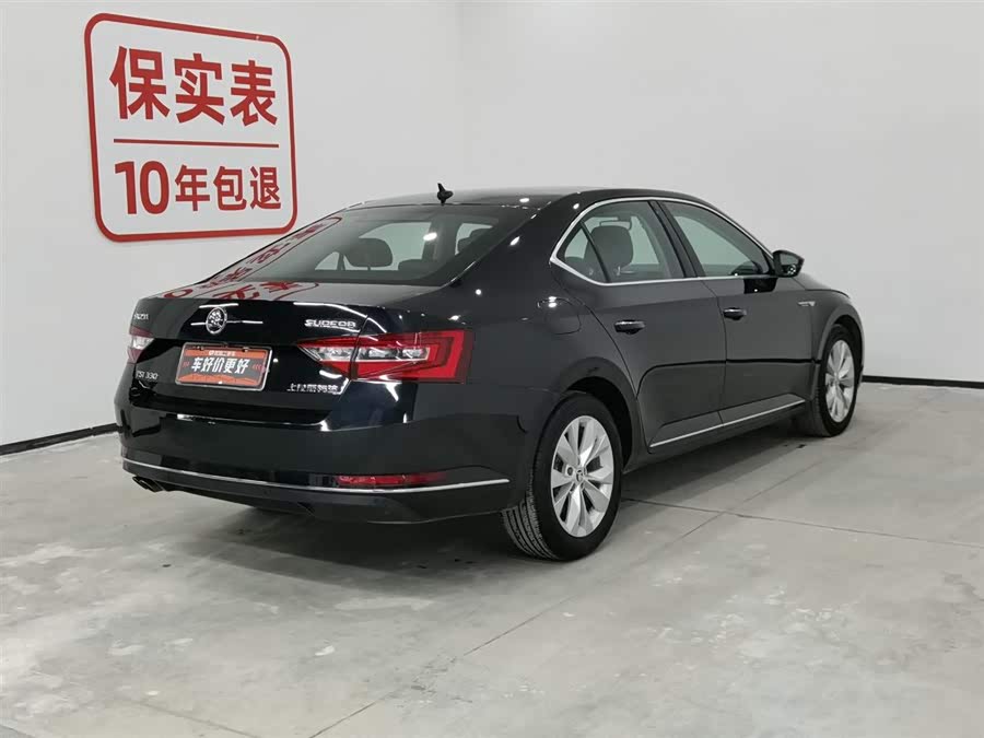 Skoda Superb 2018 car image #7
