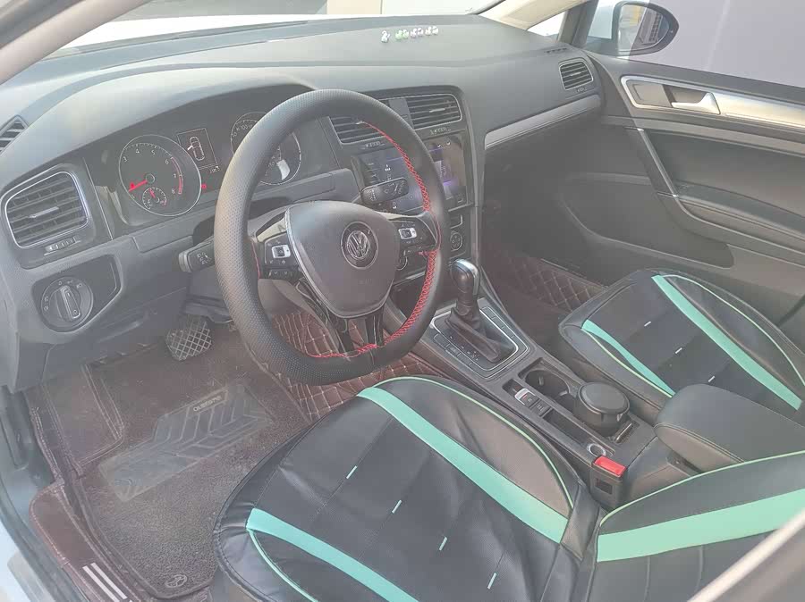 Volkswagen Golf 2020 car image #7