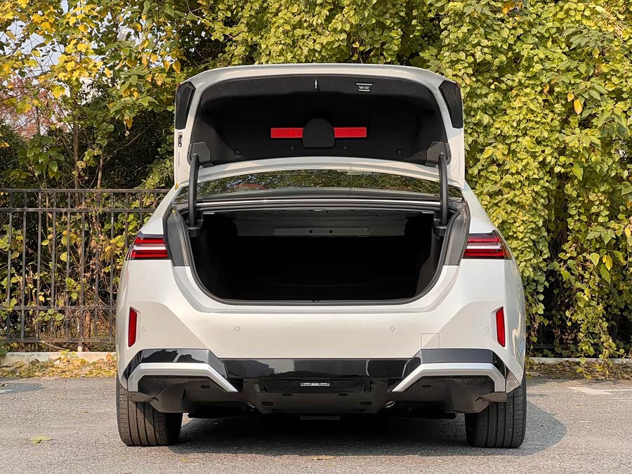 BMW i5 2025 immagine di auto #7