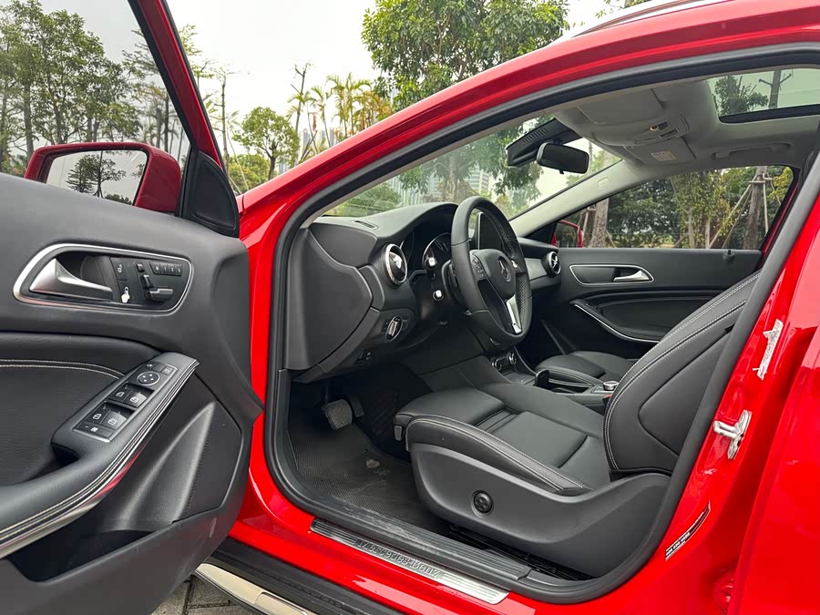 Mercedes-Benz GLA Class 2016 car image #7