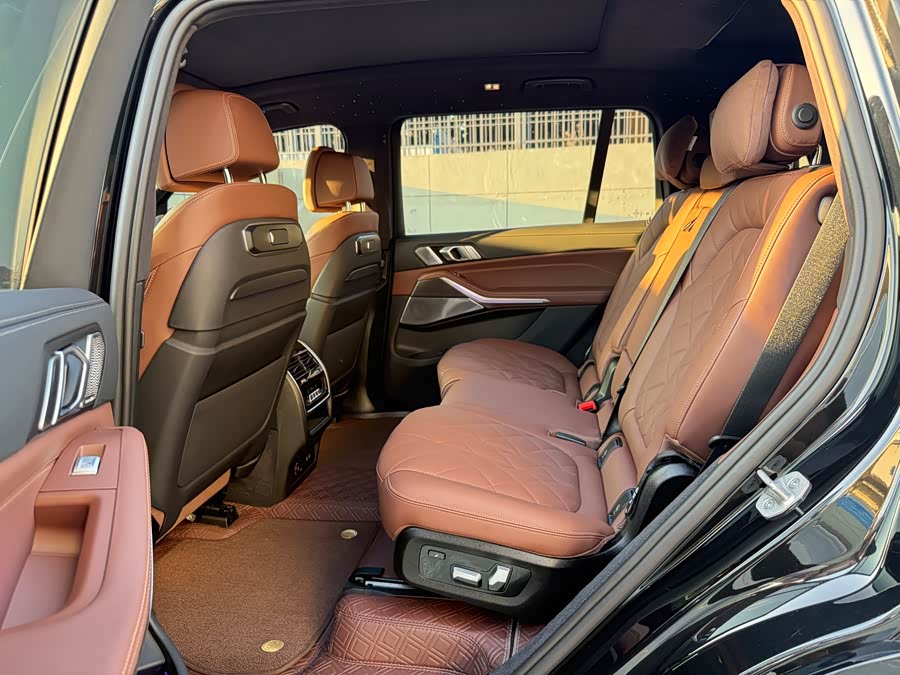 BMW X7 2024 immagine di auto #7