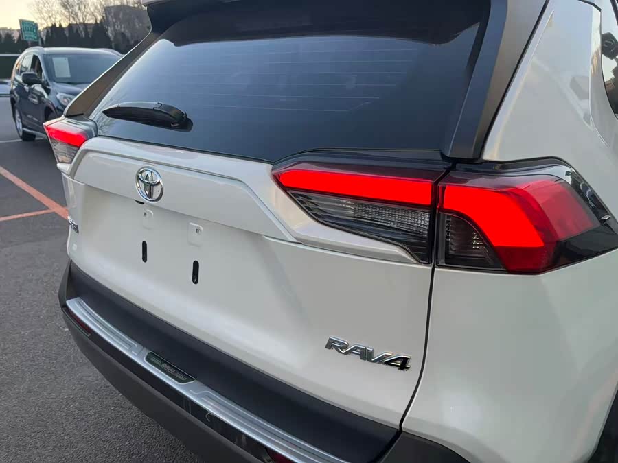 Toyota RAV4 2021 صورة سيارة #7