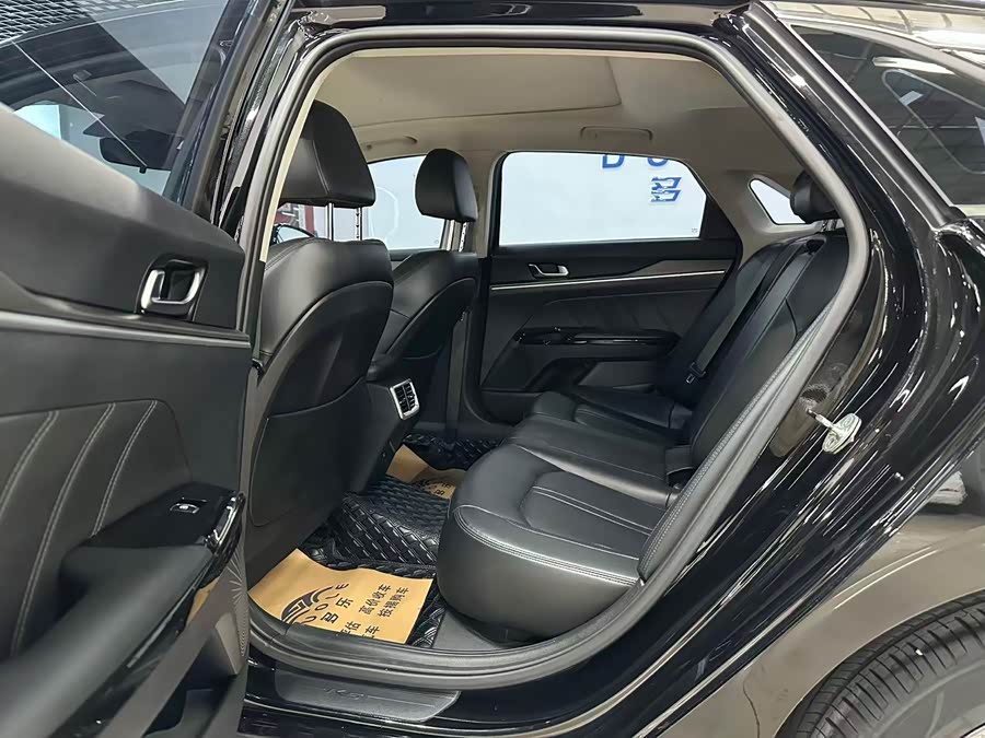 Kia K5 2023 car image #7